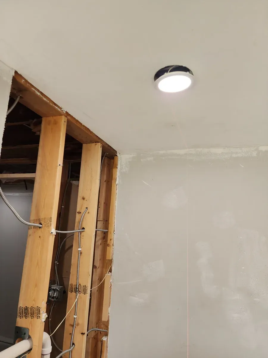 Hallway can light detail